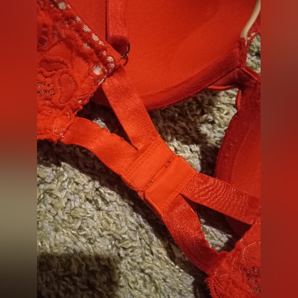 Victoria's Secret Push Up Bra- 34D - Picture 8 of 10